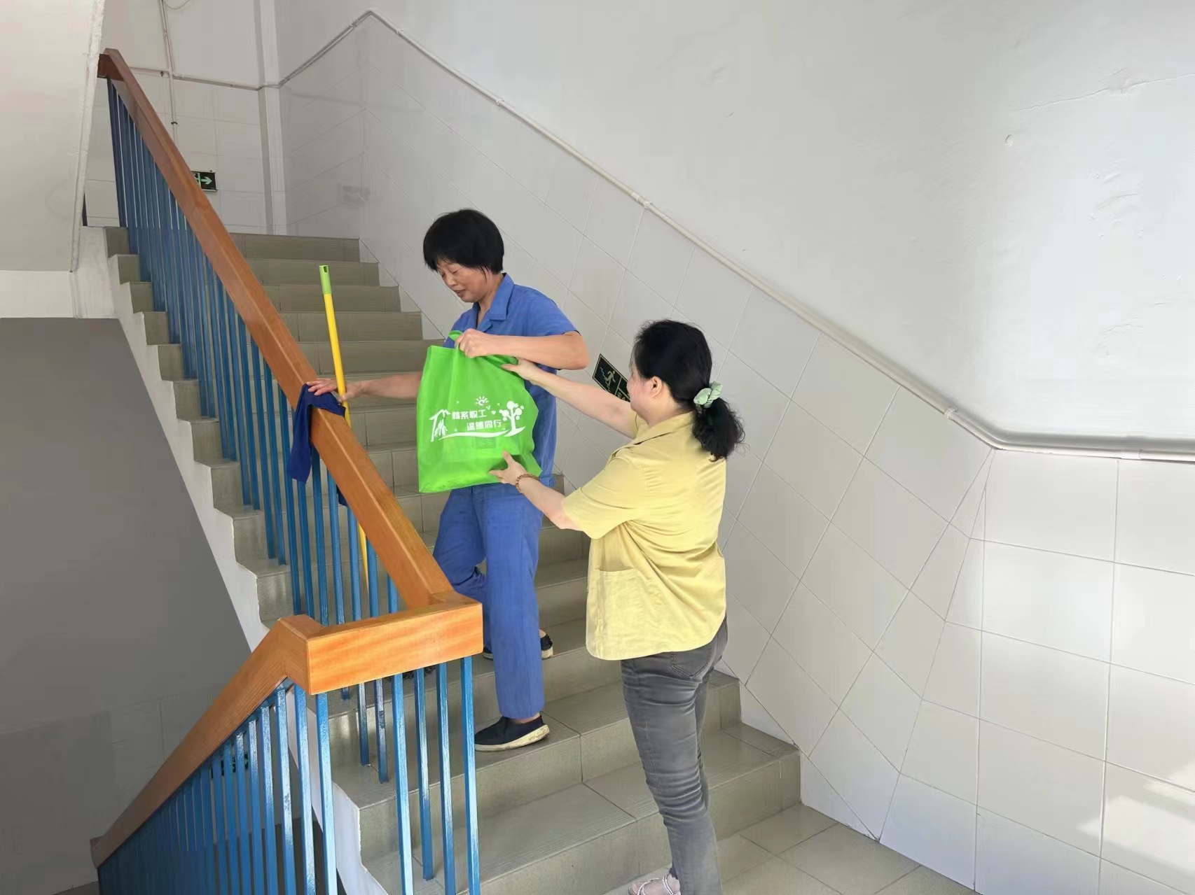 94ecd2c6-0b3a-45c3-a5cb-741927669a18-b7e28de5-b235-419f-9282-cd4afae9c9b6