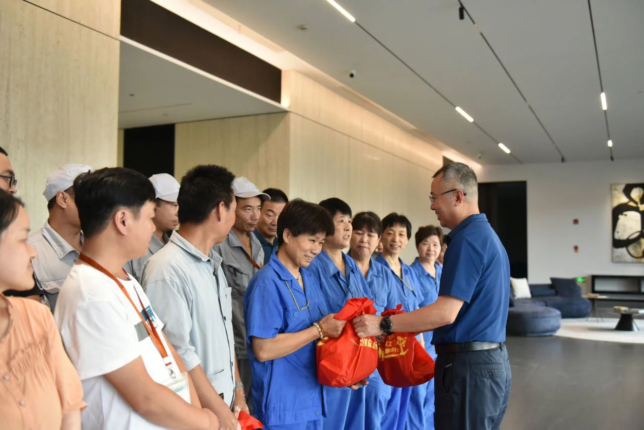 6dae48f0-7ee5-4eb0-9468-c02192d11cd8-c0ef7711-6af1-4eba-a39f-a65a12fa281d